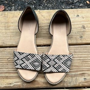 Size:Womens 6  Brand:Old Navy. Color:Tan and black